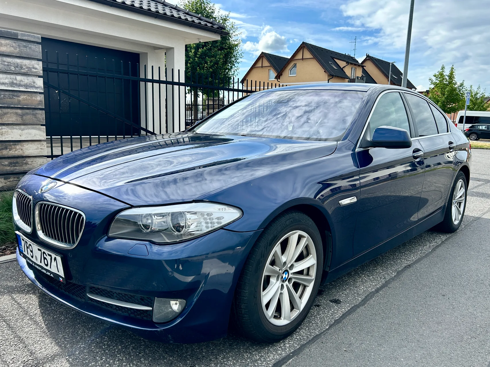BMW 530d f10 2010 180kw KŮŽE / AUTOMAT / NOVÁ STK 2010